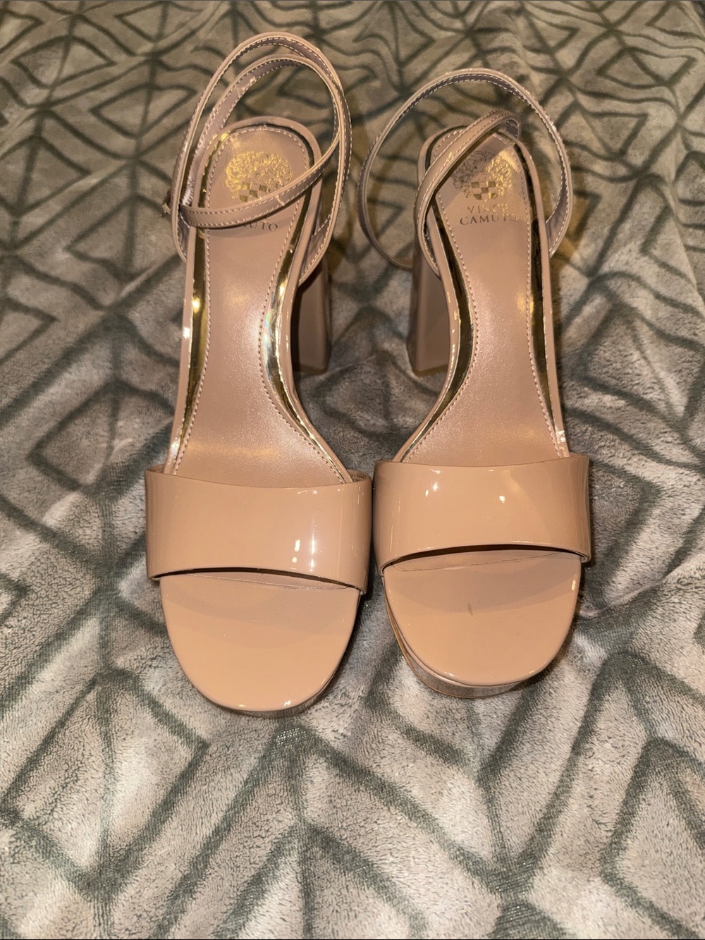 NWT Vince Camuto Patent Nude Block Heel Sandals SZ 10